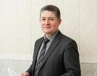 Виктор Григорьев подал в отставку по собственному желанию 17 июля; и.о. начальника управления ЖКХ — Андрей Ковальчук.