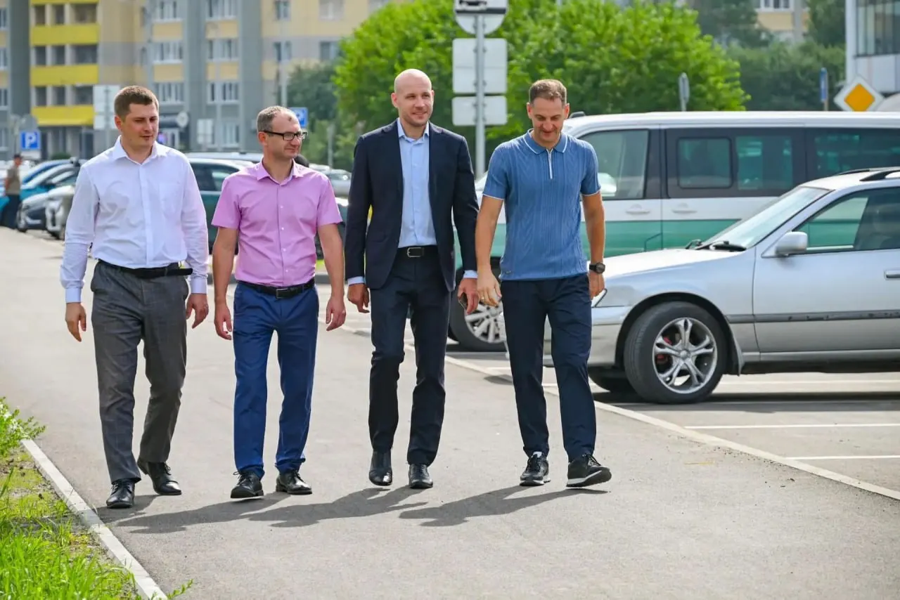 В этом году в Барнауле отремонтируют 14 дорожных объектов: четыре уже завершены, в том числе более километра на улице Взлётной. Работы продолжаются на нескольких проспектах и улицах города.