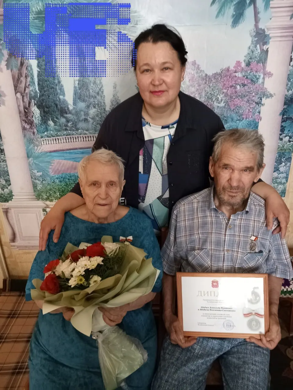 Пара пожилых людей перестала получать компенсацию за капитальный ремонт после того, как соцзащита прекратила выплаты из‑за отсутствия сведений о праве собственности в Росреестре. Родственники предполагают, что придётся отстаивать права в суде.