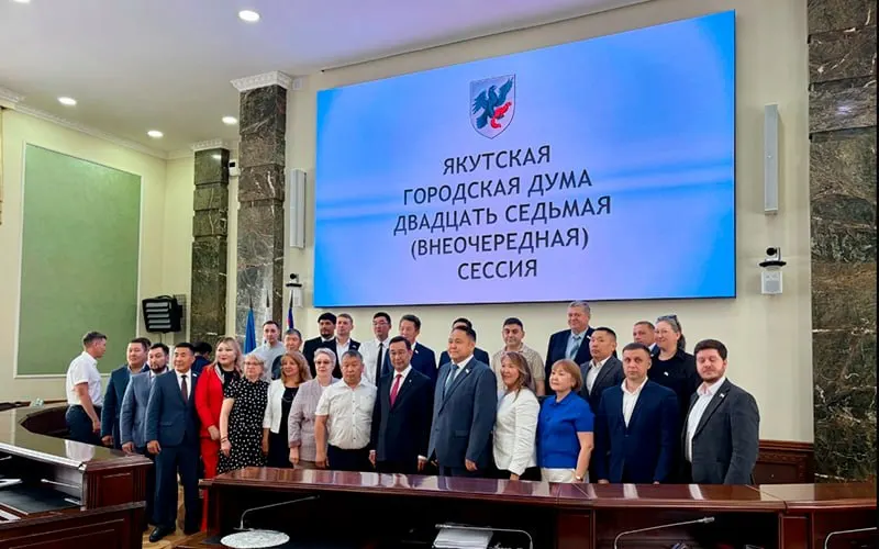 Городская дума назначила Дмитрия Садовникова мэром, хотя в 2019 году его временно сняли с должности министра ЖКХ и энергетики из‑за нарушений контроля за обращением с отходами.