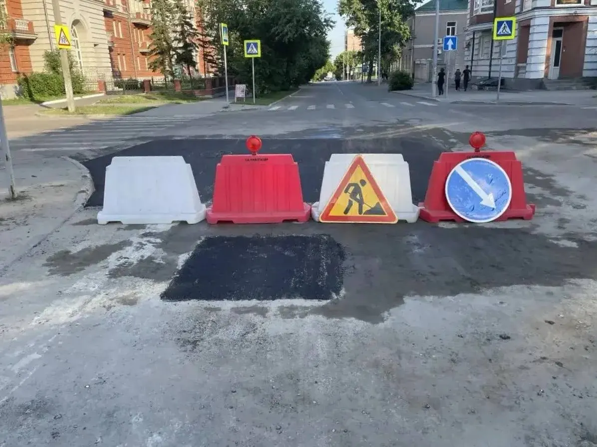 В Барнауле завершили замену участка водопровода на улице Интернациональной: уложили 260 м труб диаметром 225 мм, восстановили асфальт и благоустройство. Движение по Социалистическому проспекту открыто.