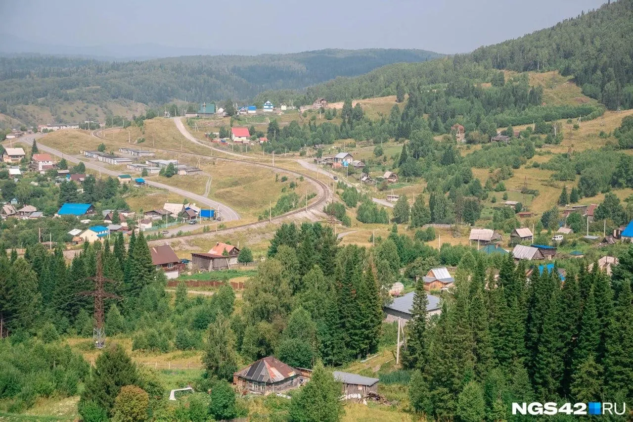 Власти Кемеровской области в официальных документах назвали курорт Шерегеш небезопасным и перечислили недостатки инфраструктуры, дефицит медицинских ресурсов и нелегальную аренду жилья. Отдельно отмечают влияние «серого» рынка размещения на безопасность и налоговые поступления.