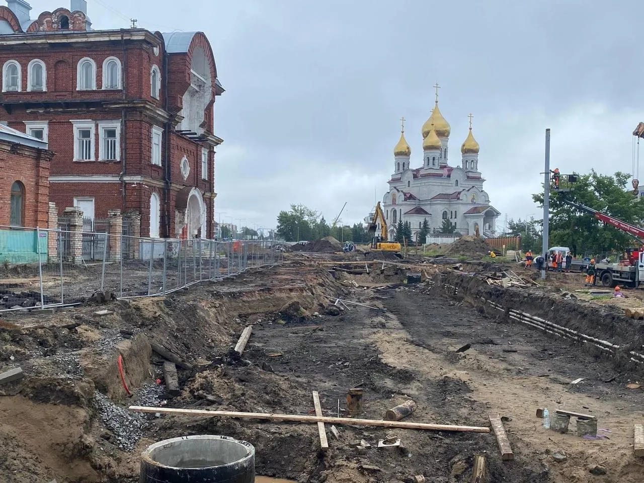Работы начнутся в августе: на площади устроят проезд и парковку, уложат асфальт на участке от Розы Люксембург до Иоанна Кронштадтского и завершат тротуары вдоль проезжей части.