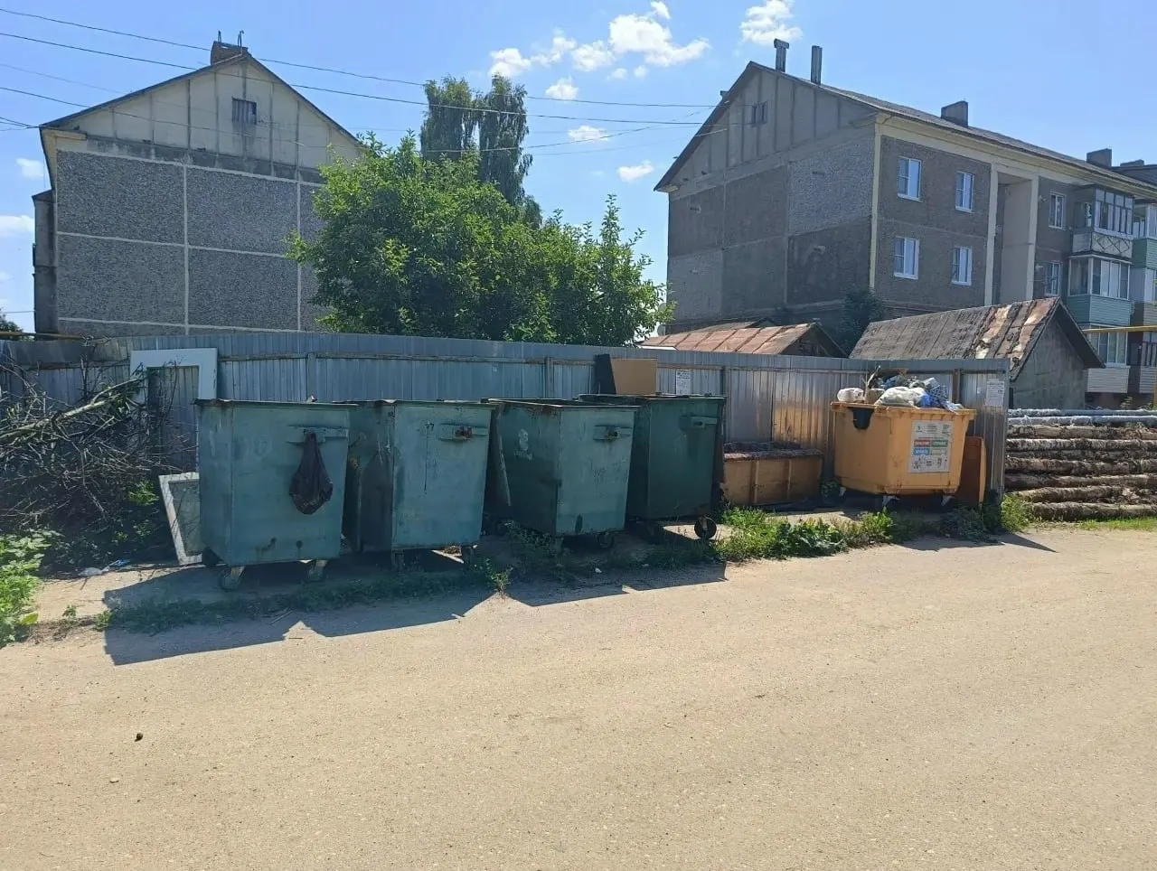 Собрание средств прошло за три дня: рабочий поселок в Ярославской области купил пожилому дворнику электровелосипед, чтобы облегчить уборку на территории нескольких населённых пунктов.