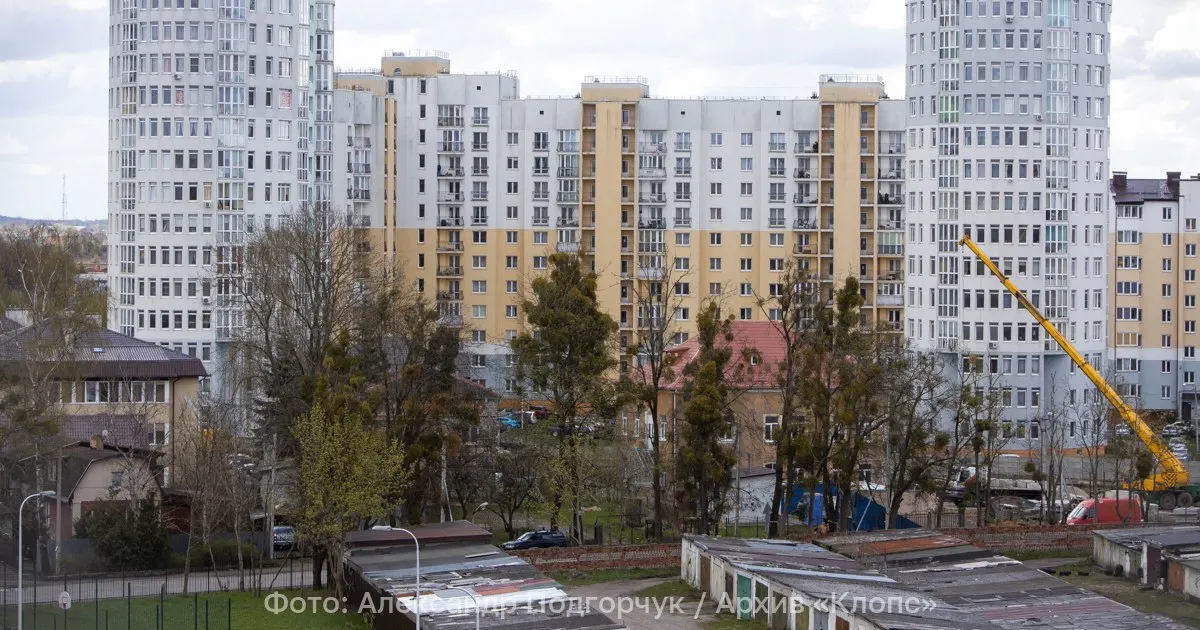 Капитальный ремонт Орудийной будет выполняться по этапам. Для безопасности рабочих и пешеходов подрядчик установит ограждения и дорожные знаки, а также частично перекроет участки улицы по согласованному графику.