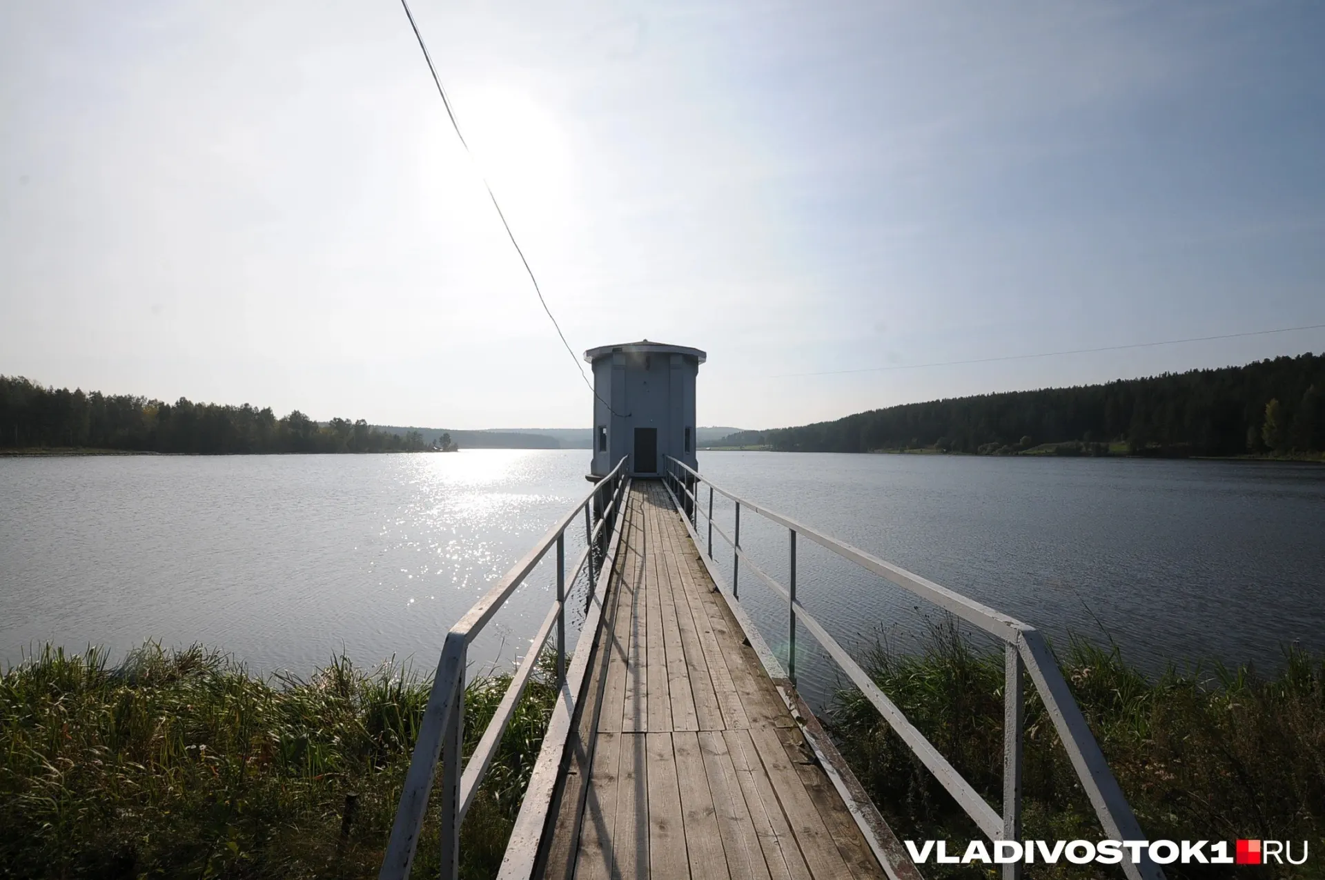 После сильных ливней в Волчанецкое водохранилище попал грунт; анализы показали превышение допустимых параметров, из‑за чего подачу воды временно прекратили для примерно 10 тысяч потребителей.