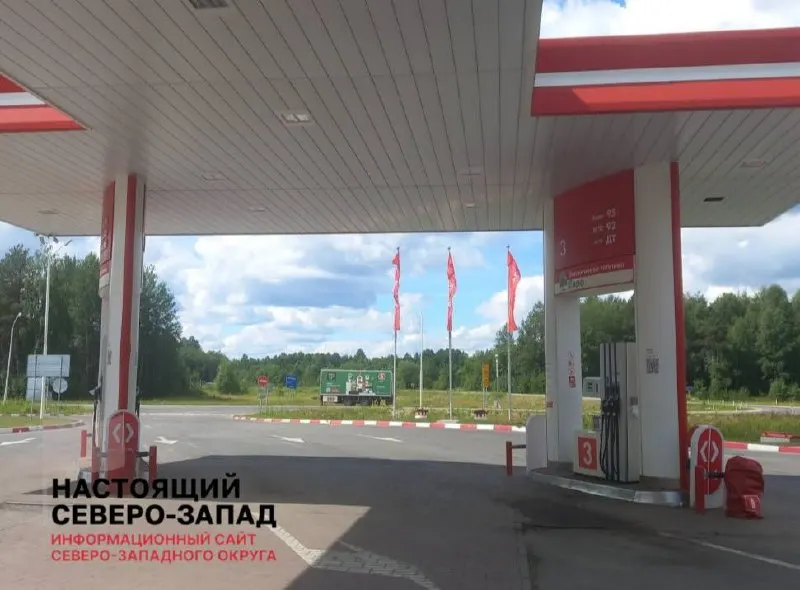 Жители посёлка Вожега в Вологодской области сообщают о нехватке бензина АИ‑95 на местной АЗС: проблема тянется несколько дней подряд, люди требуют плана действий и мер готовности.