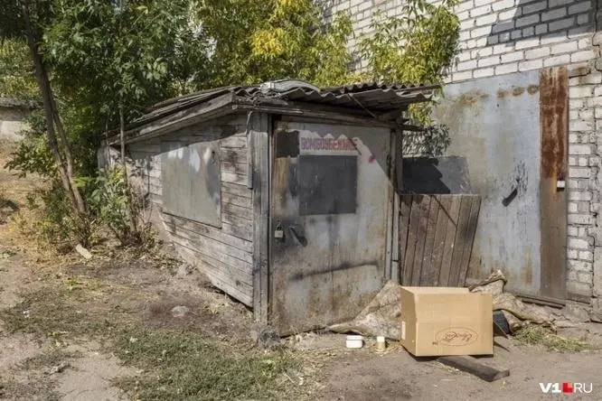 В городе продолжают выставлять на торги укрытия: ранее распродавали пять объектов, сейчас — ещё одно в Краснооктябрьском районе. При списании балансова стоимость была указана в 1 рубль, продажная цена — 800 тысяч рублей.