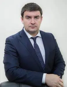 Предпринимателя арестовали 10 июля по делу о мошенничестве в особо крупном размере, совершённом группой лиц. Он находился в розыске с сентября 2025 года; ранее компания была национализирована.