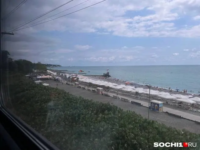 Власти курорта готовятся провести комплексный анализ береговой полосы после обнаружения примерно 17 километров участков, нуждающихся в укреплении.
