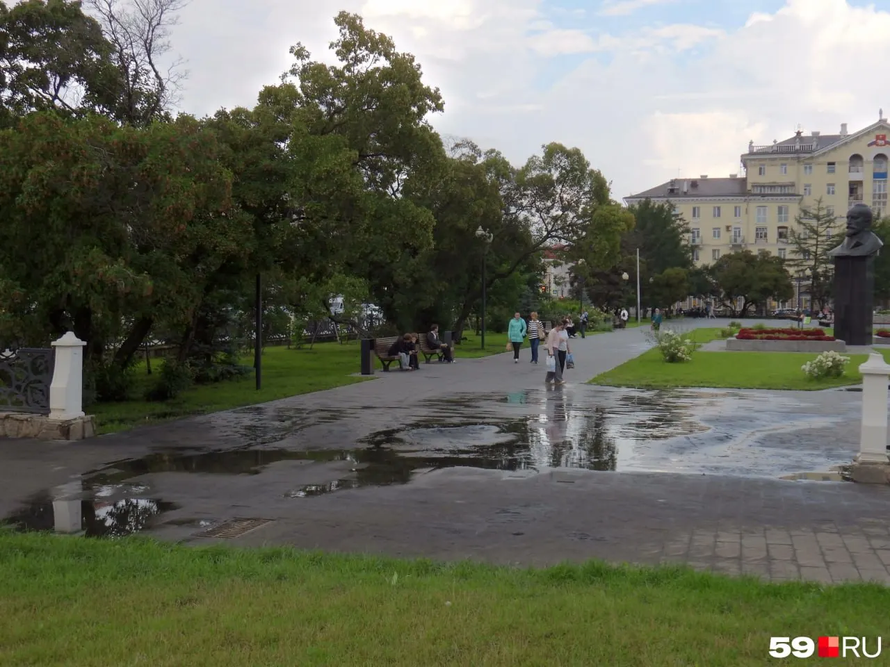 В&nbsp;Перми после&nbsp;сильного ливня из&nbsp;канализации вышли стоки