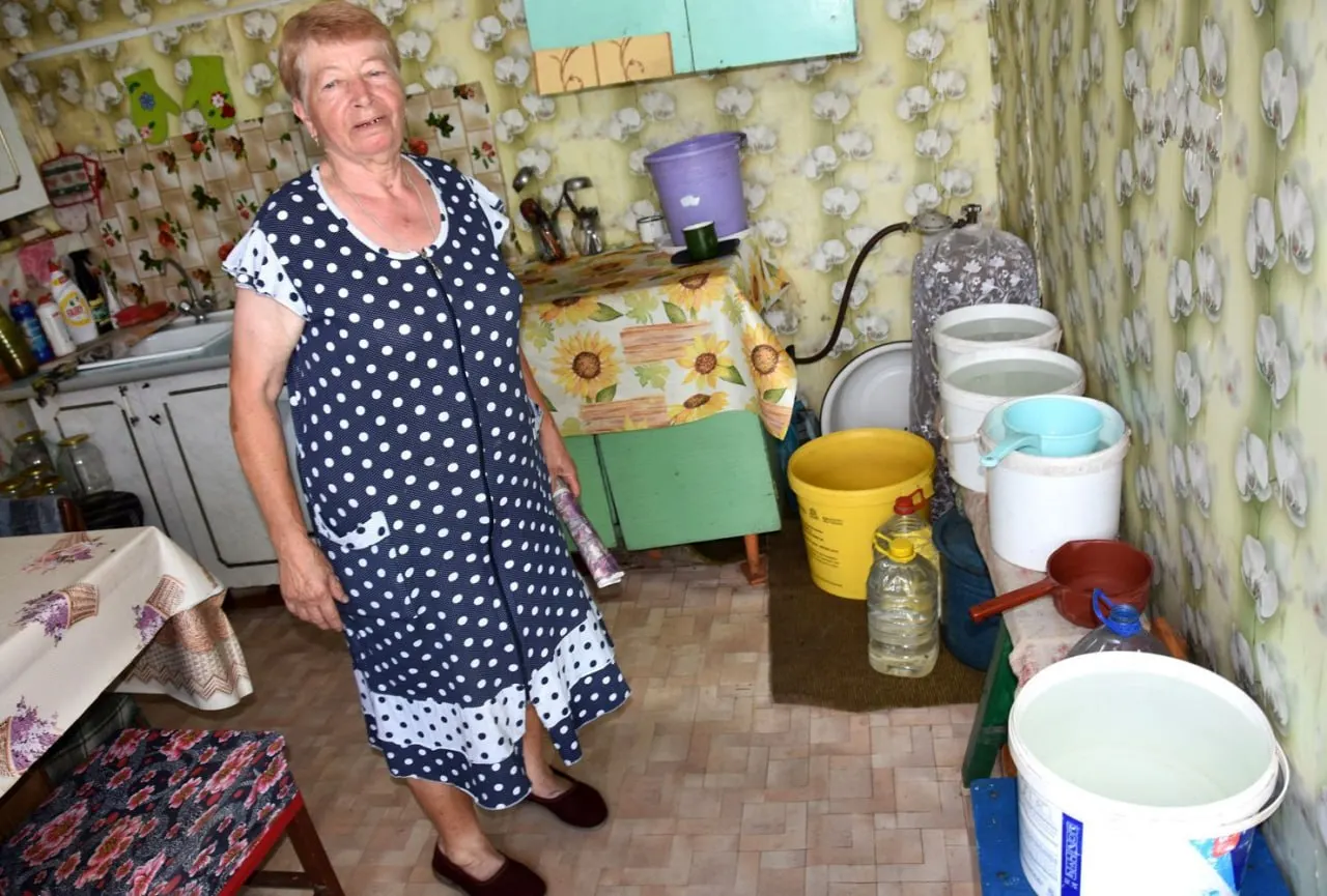 Жители села Верхненикольское в Хохольском районе уже длительное время без водоснабжения после поломки водонапорной башни; решение требует вложений и совместной работы собственницы башни и сообщества.