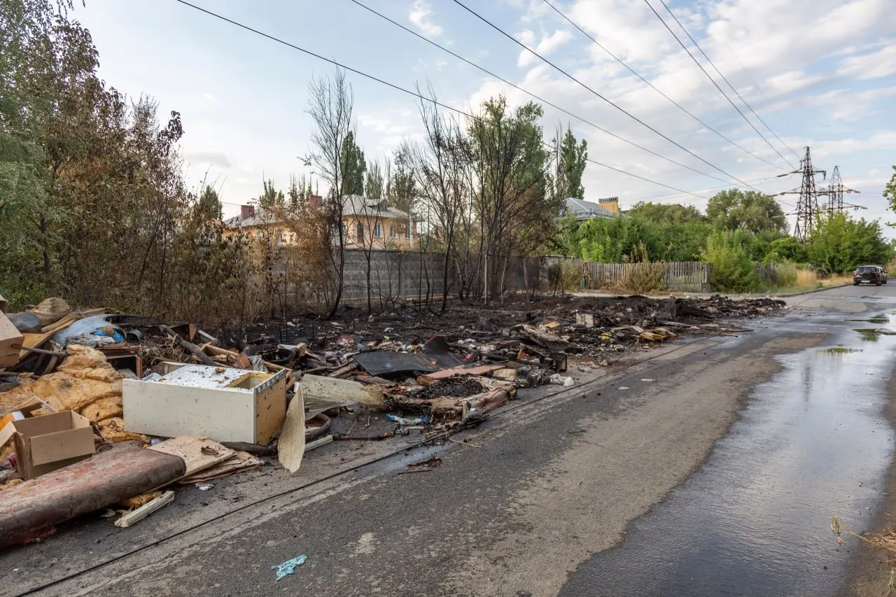 На стихийной свалке возле действующей площадки для отходов вспыхнул пожар; над территорией поднялся едкий дым. Подробности ниже.