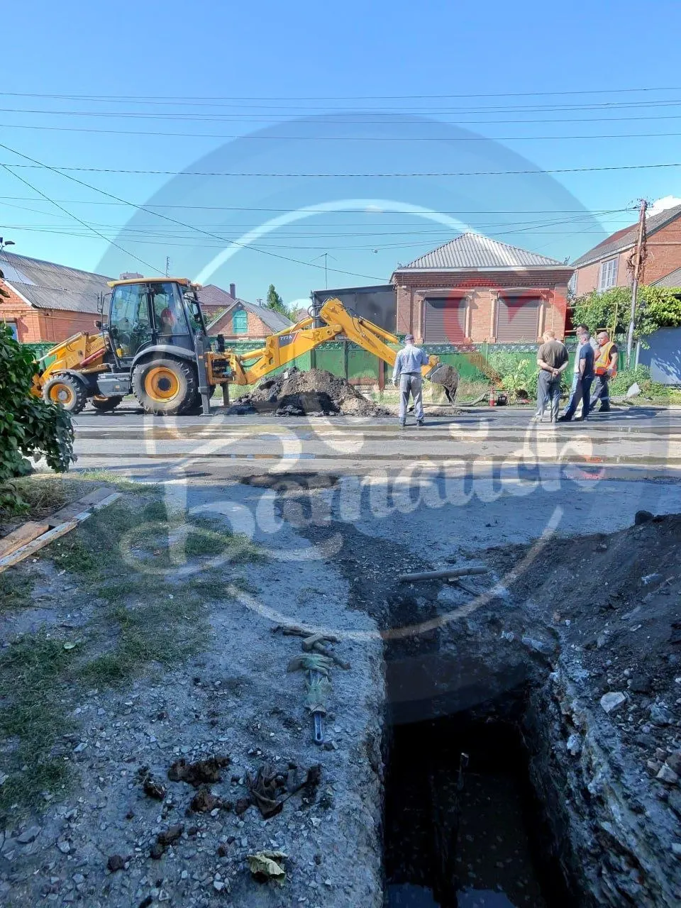 На ул. Заводской зафиксирована утечка газа после попытки самовольной врезки в водопровод. Жителям рекомендуется соблюдать безопасные маршруты объезда и следить за официальными уведомлениями.