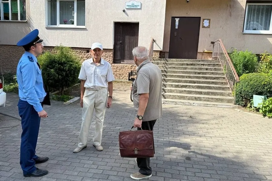 Проверочная проверка выявила нарушения в сфере ЖКХ по содержанию общего имущества в восьми домах; по итогам будут приняты меры прокурорского реагирования.