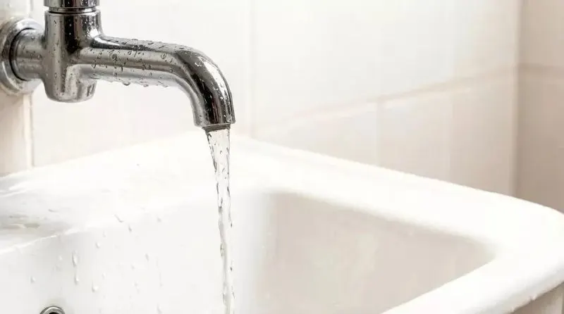 Горячее водоснабжение отключат 27 августа с 09:00 до 28 августа 09:00; работы на магистрали затрагивают ряд домов.
