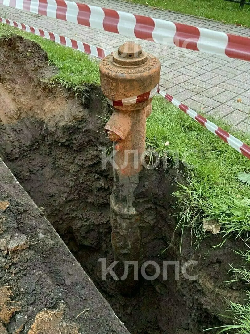 Гидранты оказались нерабочими, вместо них установлены современные системы пожаротушения, старые конструкции переданы на склад. Рассматривается их возможное превращение в декоративные элементы.