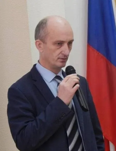 Бывший глава района получил условный срок и запрет занимать руководящие должности после признания виновным в приёмке невыполненных работ по водоводу, который обеспечивает посёлок Ксеньевка.