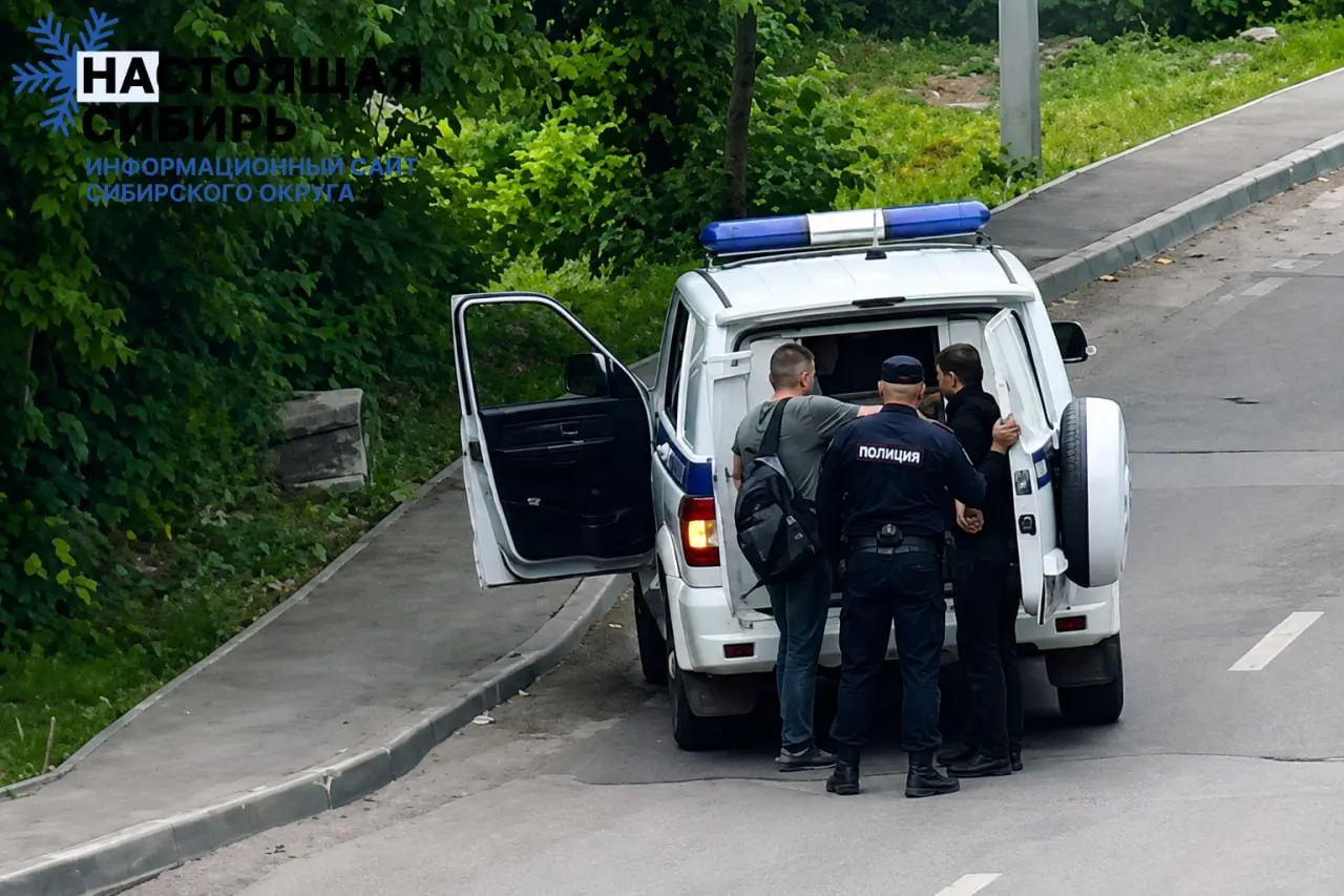 За первые шесть месяцев 2026 года число заключённых контрактов с Минобороны сократилось, армия несёт большие потери, а спрос на специалистов по воинскому учёту в госструктурах и компаниях резко вырос; в регионах фиксируют подготовку и принудительные методы.