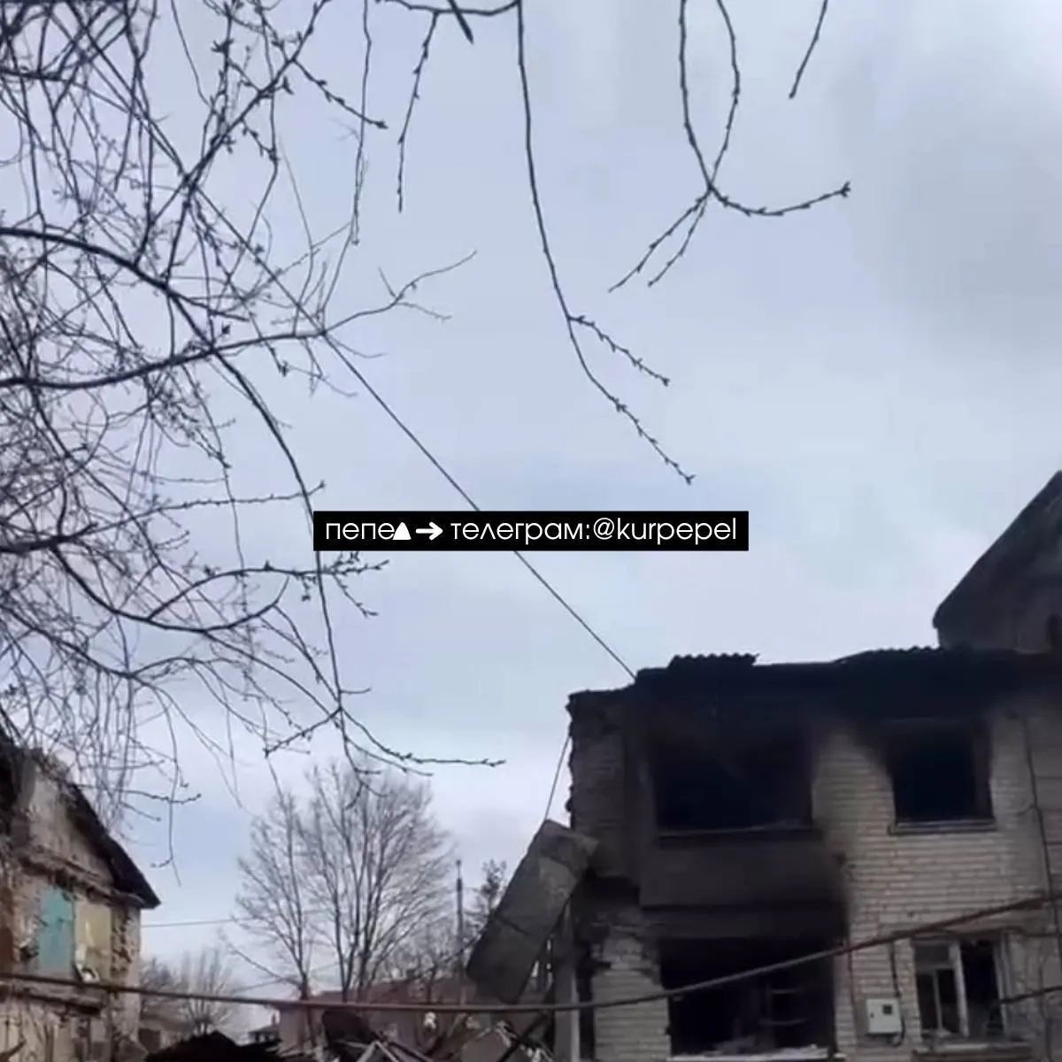 После ракетного удара дом признали пригодным для проживания, что привело к отказам в жилищных сертификатах жильцам, в основном пенсионерам.