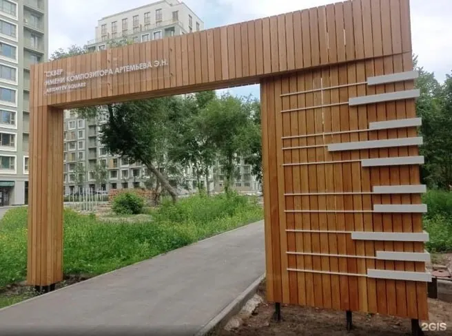 Жители Новосибирска жалуются на круглосуточную работу интерактивных колонок и глюкофона в городском сквере; власти ограничили режим их работы.