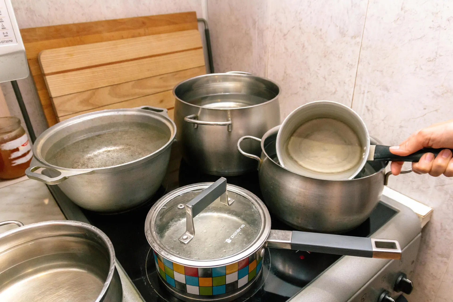 Из-за суровой жары на правом берегу города продолжаются отключения водоснабжения. Власти поясняют причины и призывают горожан использовать резервные источники и по возможности планировать временный переезд.