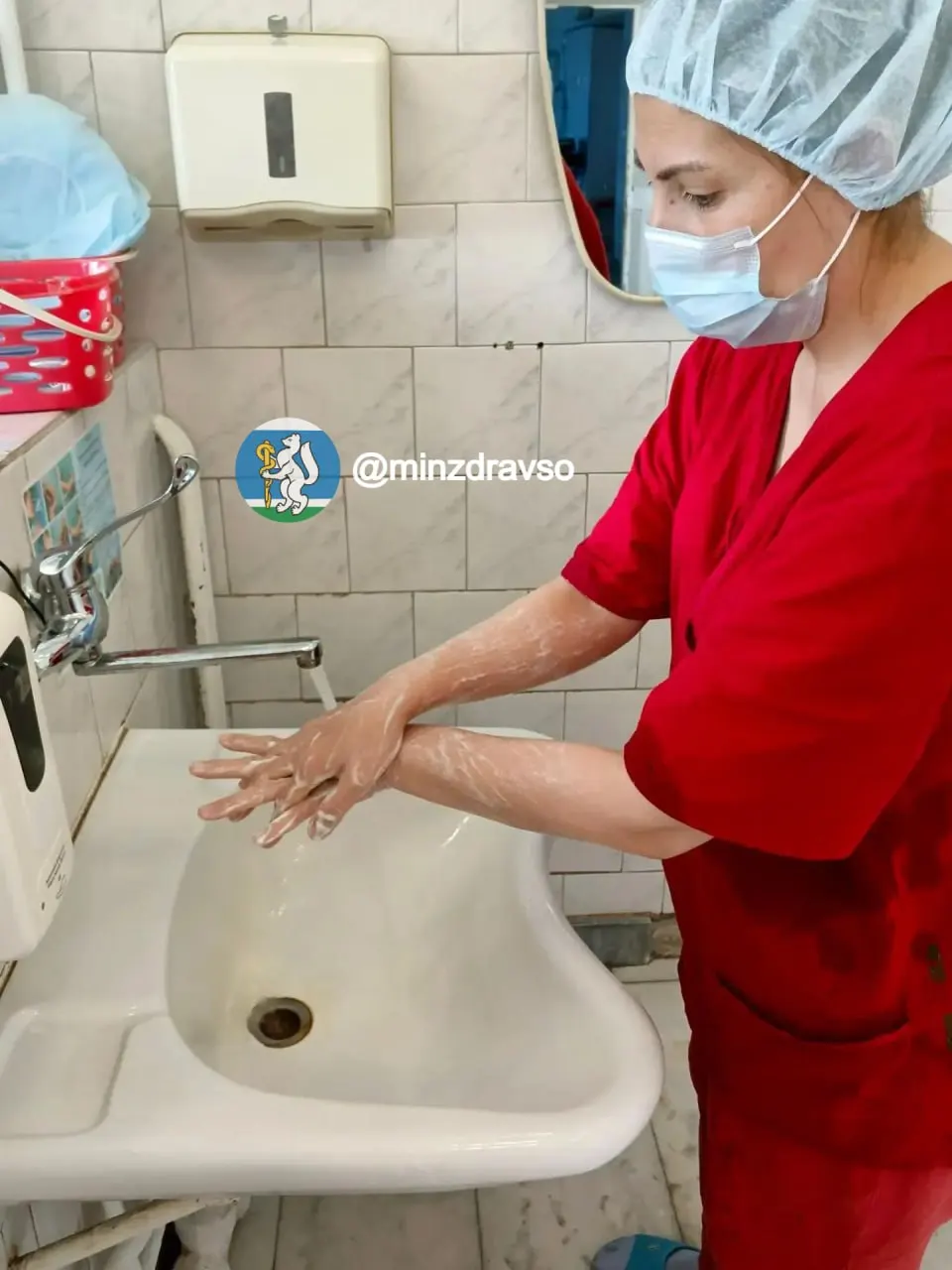 В Екатеринбурге больницы работают в штатном режиме; подача воды восстанавливается в медучреждениях, что обеспечивает непрерывность помощи пациентам.