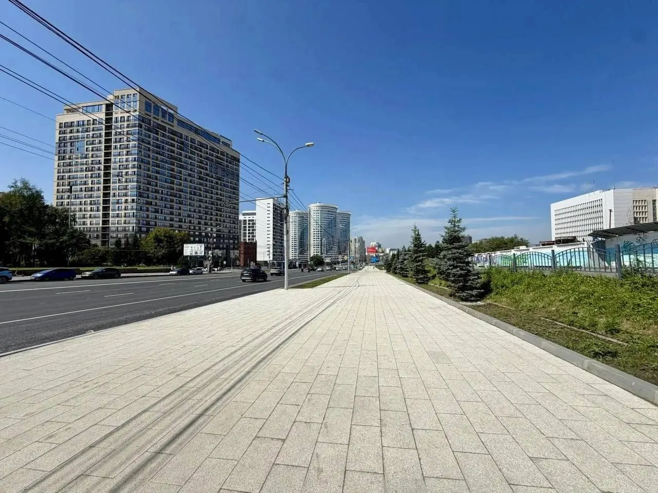На участке улицы Кирова провели ремонт тротуаров и обновили дорожное полотно.