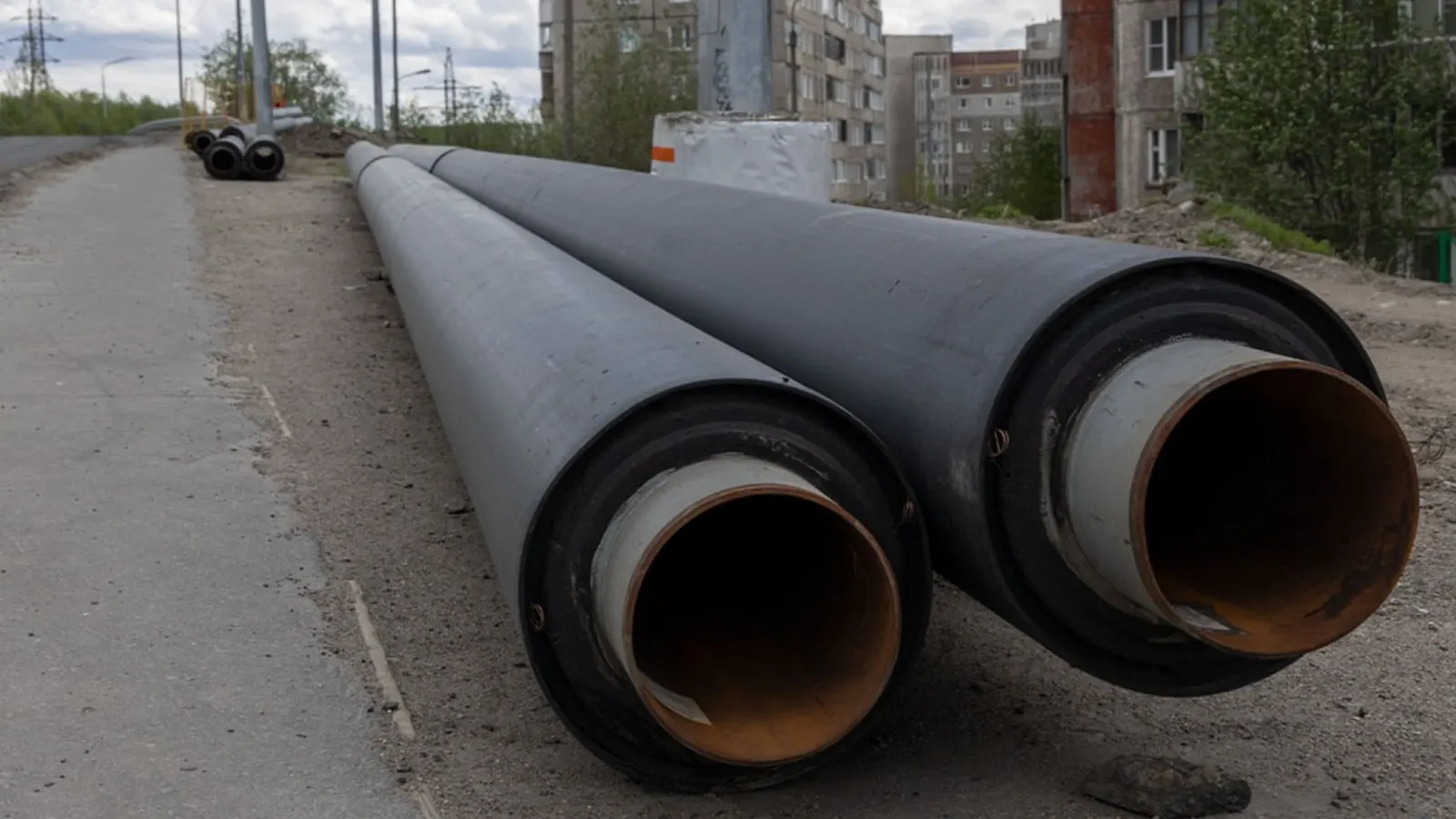В Мурманской области сорвался аукцион на замену 250 метров теплосети стоимостью 8,26 млн рублей, что грозит задержкой начала отопительного сезона.