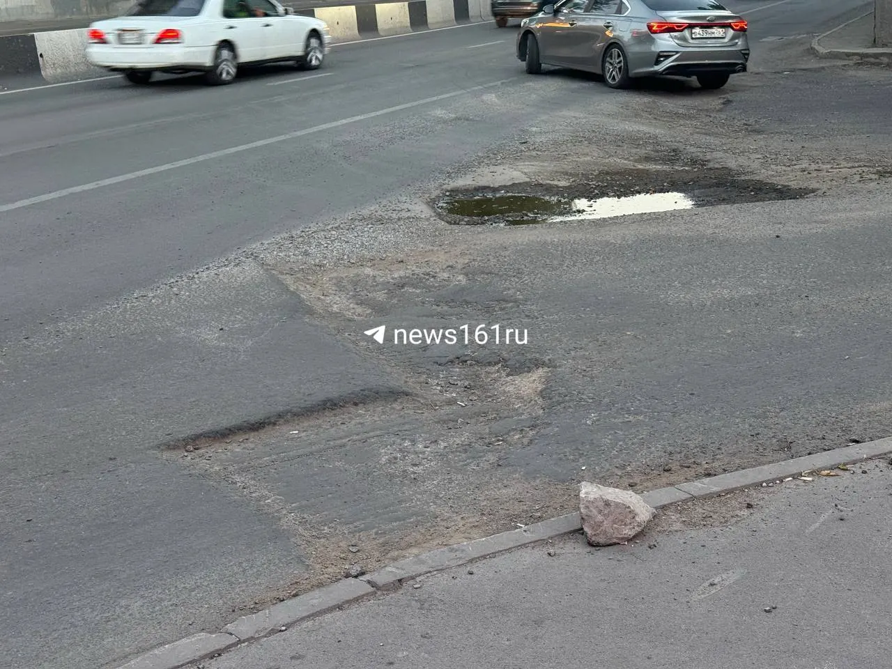 Жители Ростова жалуются на появление ямы на стыке нового и старого полотна вскоре после завершения работ возле съезда на Нагибина.