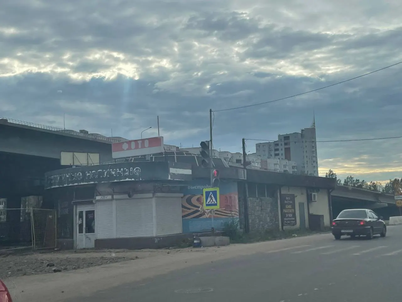 После многолетних судеб павильон у Остужевской развязки был снесён; освободившийся участок занят бытовкой и биотуалетом, вероятно для подрядчика работ над развязкой.