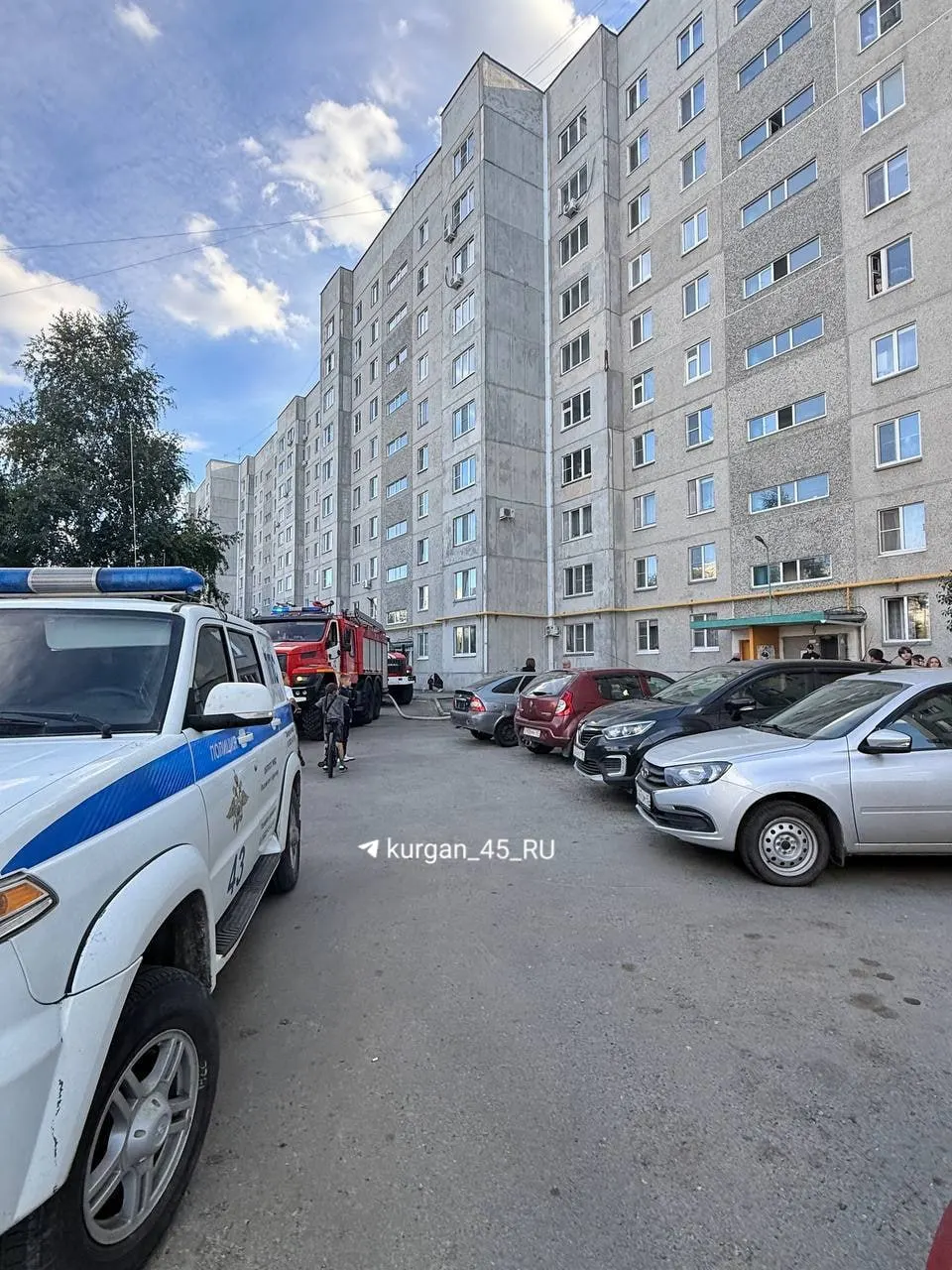 По данным очевидцев, инцидент произошёл по адресу 6-й микрорайон, дом 26; возгорание зафиксировано на первом этаже.