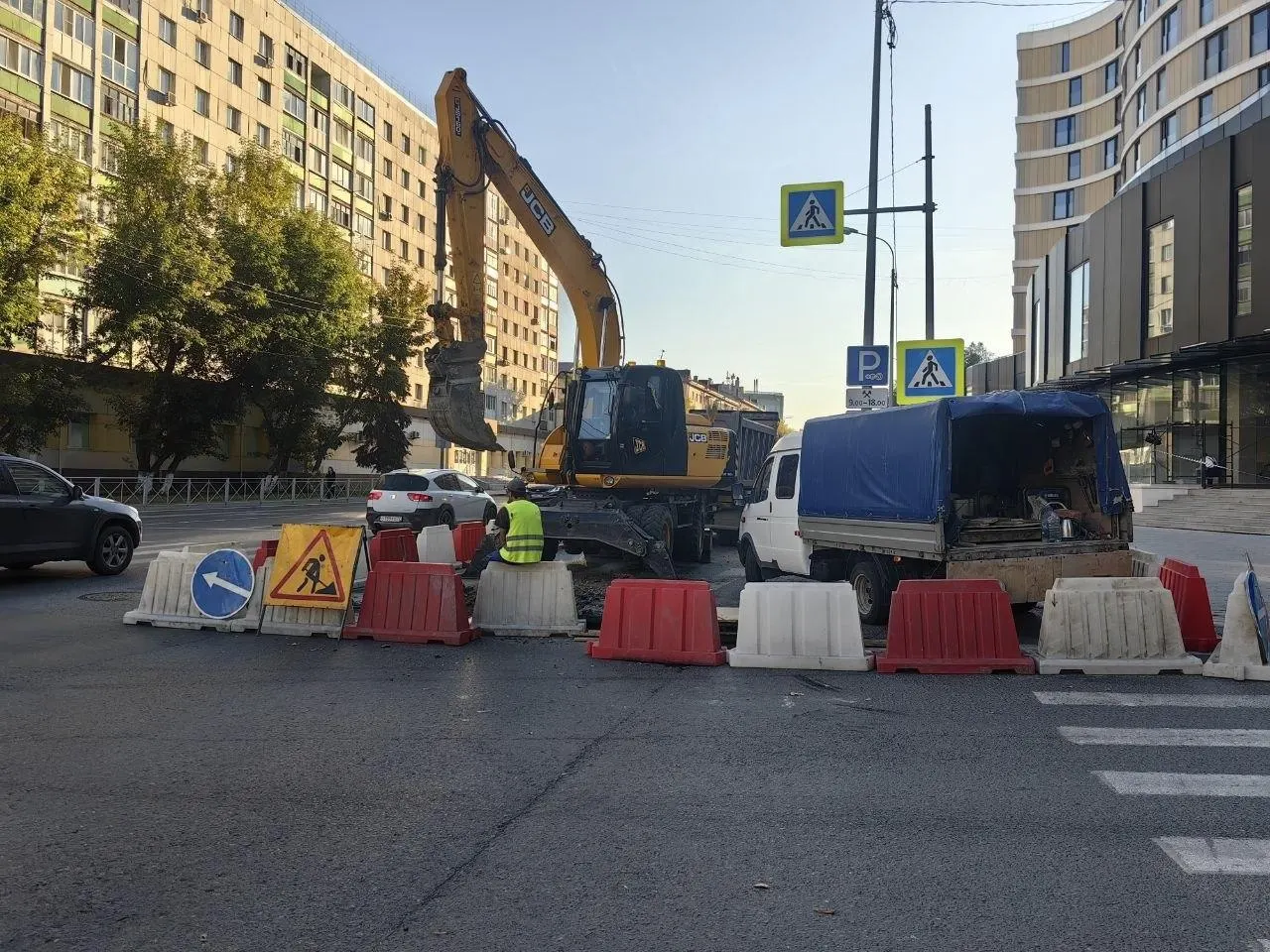 На участке Профсоюзной введено временное ограничение: движение по одной полосе, возможны заторы в часы пик. Следите за обновлениями.