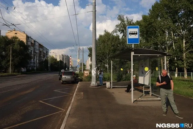 Городские власти приводят остановки и пешеходную инфраструктуру в соответствие с требованиями и планами на ближайшее время.
