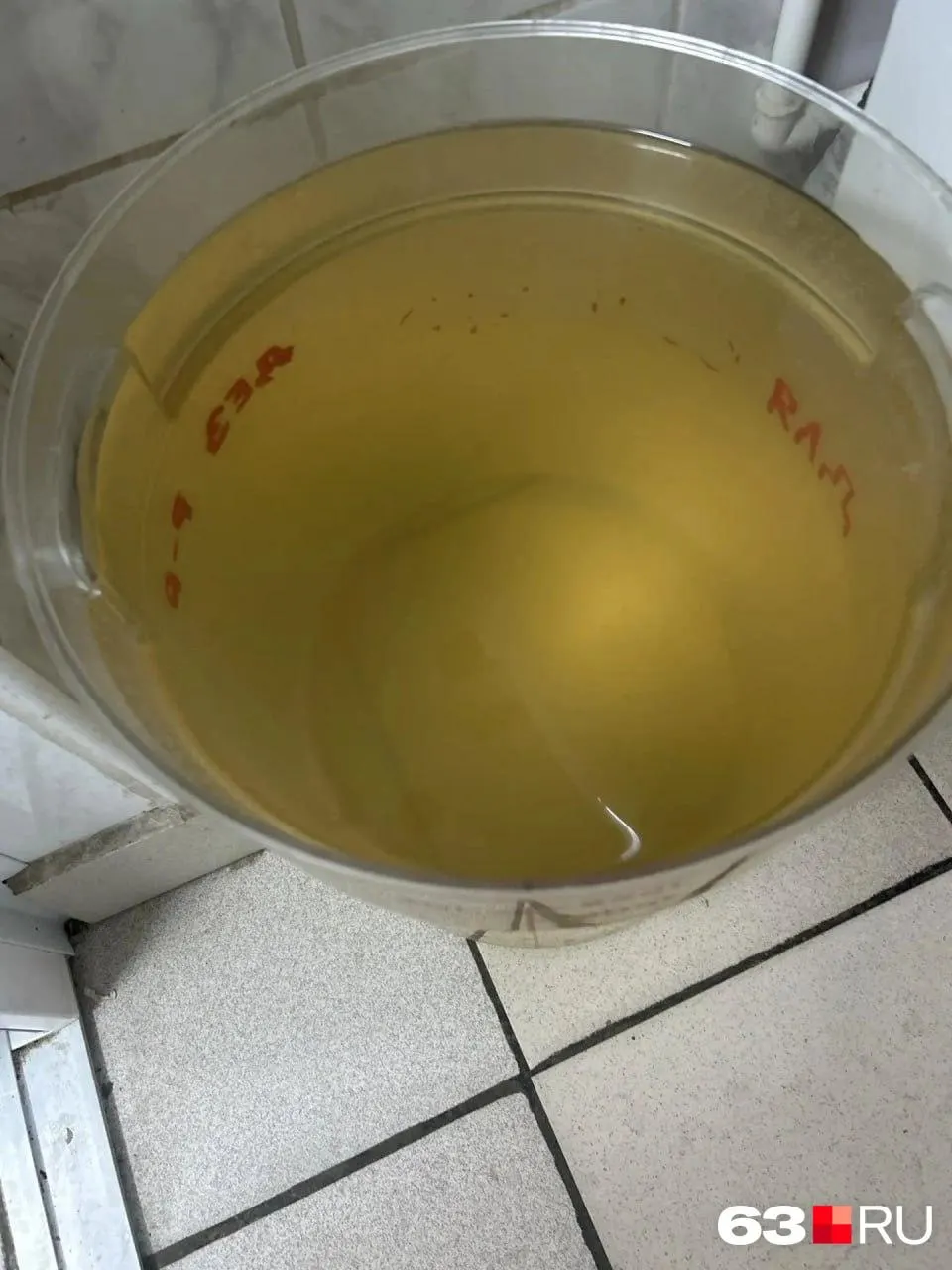 Город продолжает сталкиваться с перебоями водоснабжения: новая авария на водопроводе на Образцовской, 68А требует ремонтных работ; часть жителей уже получает воду, однако качество вызывает тревогу.
