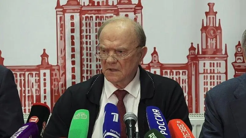 Лидер КПРФ предупредил, что без смены курса Россия может отставать в экономике и технологиях, а гражданам угрожает рост тарифов ЖКХ и снижение доходов.