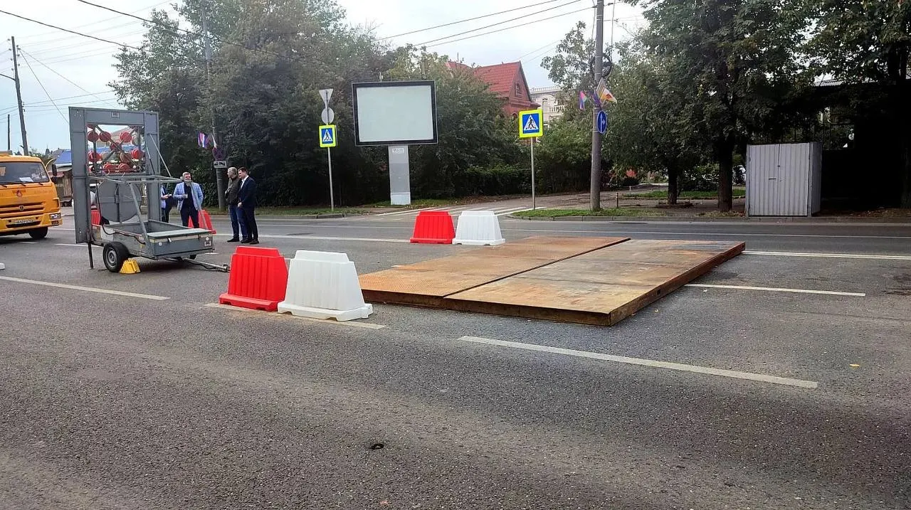 Работы по восстановлению коллектора на Красных Партизан проходят круглосуточно; ограничено движение и ожидаются осложнения из‑за погодных условий.