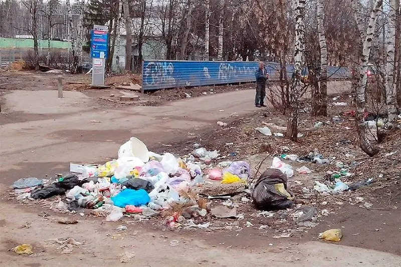 Прокуратура зафиксировала задержки вывоза отходов и инициировала меры: перерасчёт платы для 949 жителей Шушенского и размещение трёх новых контейнерных площадок.