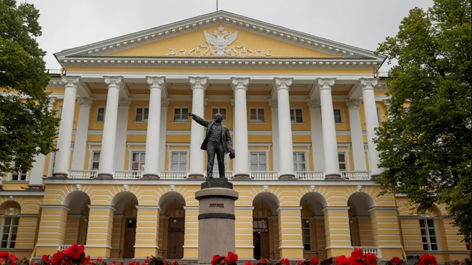 Город предлагает перераспределение бюджета: сокращения в образовании, капитальном ремонте и ЖКХ, рост расходов на выплаты участникам войны