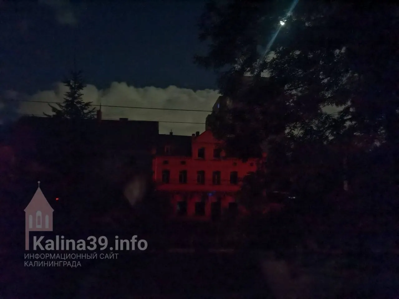 В Калининграде и регионе зафиксированы отключения электроэнергии в нескольких районах. Причины и сроки восстановления пока неизвестны.