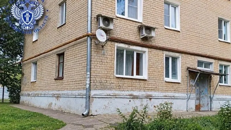 По данным прокуратуры Саратовской области, в квартире дома №11 произошла утечка газа, девочка получила отравление и была доставлена в больницу; проводится проверка.