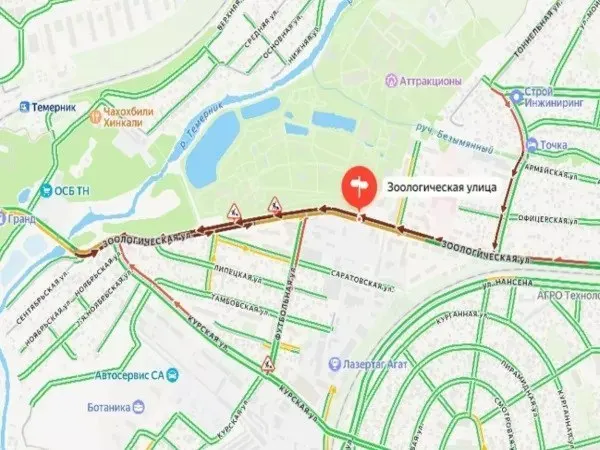 На месте работают специалисты Ростовводоканала; перекрыта одна полоса движения, ожидаются уточнения по срокам восстановления водоснабжения в районах Военвед и Болгарстрой.