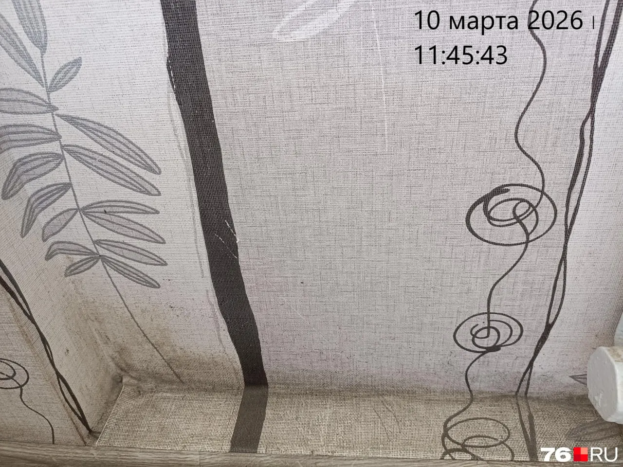 В пятиэтажке во Фрунзенском районе отмечаются проблемы с влажностью, особенно в нижних подъездах. Жители сообщают о плесени на стенах.