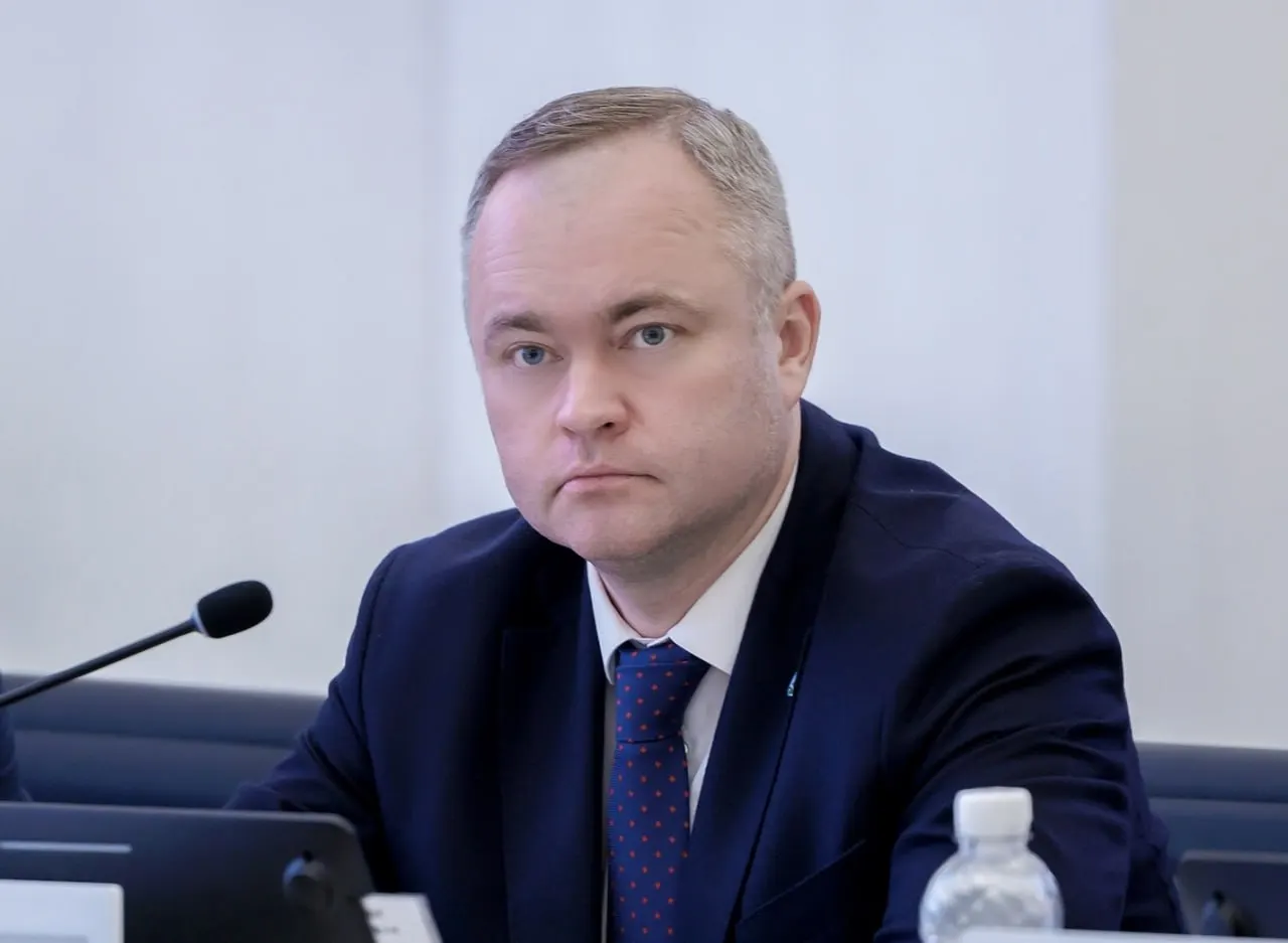 Новый комитет по строительству и ЖКХ стал основанием для законопроекта об увеличении численности аппарата Заксобрания; инициатор — спикер Борис Ёлкин.