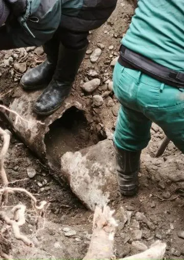 Часть города остаётся без холодной воды из-за ремонтных работ на сетях водоснабжения; прокуратура начала проверку причин аварийной ситуации.