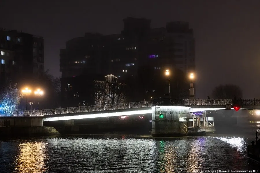 Развод мостов запланирован на ночь с 23:00 до 05:00; движение на остров Октябрьский будет ограничено.