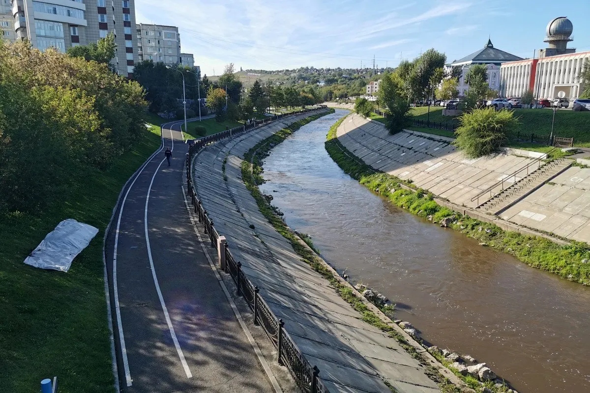 В бюджете на следующий год запланирована расчистка русла и замена бетонных плит на габионы, выделено 20 млн рублей.
