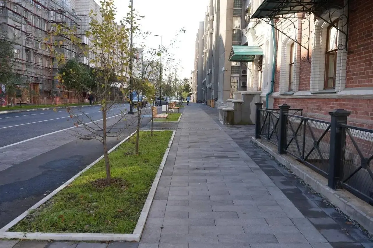 Основная часть работ на участках центральных улиц выполнена; продолжаются доводочные работы по качеству и запланированы новые объекты к благоустройству в будущем.