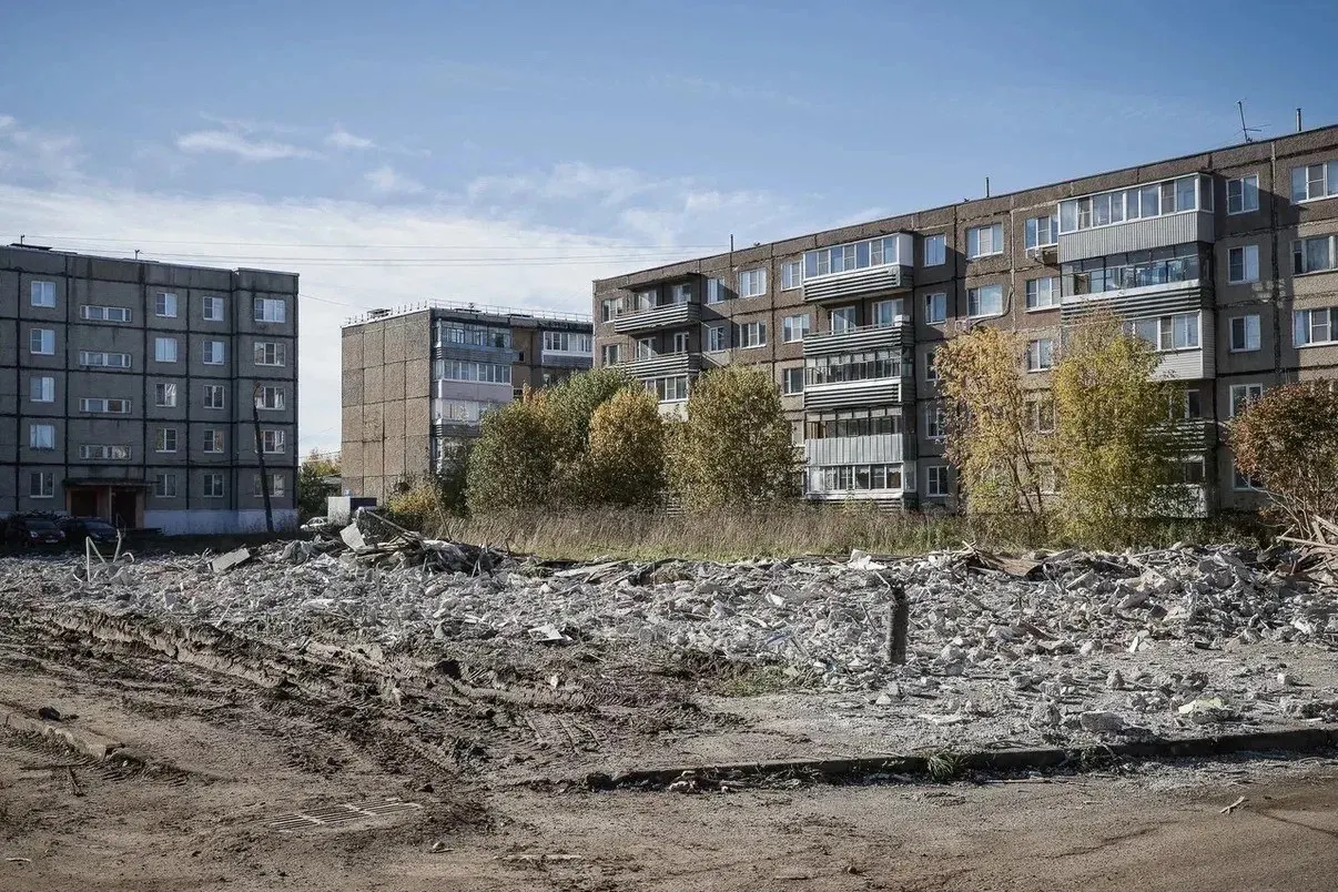 Первые дома на улице Щепкина, 29А и 29Б, полностью снесены; работы идут над соседним зданием, участок приведут в порядок и вывезут строительный мусор.