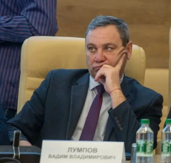 Губернатор принял решение об отставке руководителя округа после обращений местных жителей о отоплении, освещении и других насущных проблемах.